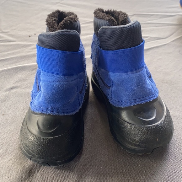 Waterproof winter boots - Picture 2 of 4